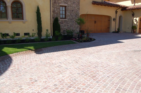 Completed driveway featuring a running bond pattern in Copper Mountain Porphyry